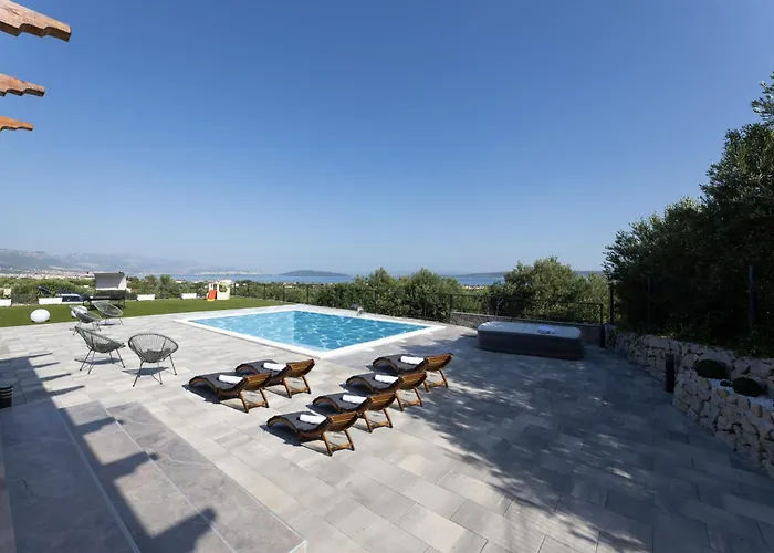 Bijaci Villa Kaštel Novi