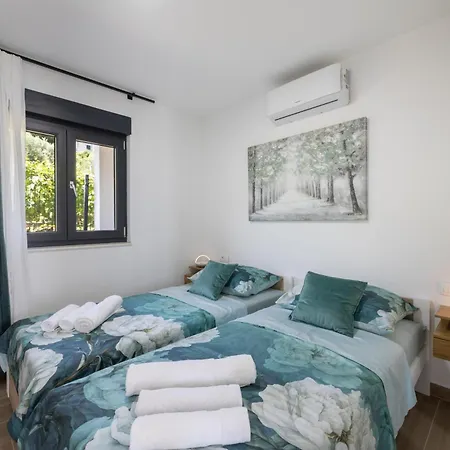 Bijaci Villa Kaštel Novi